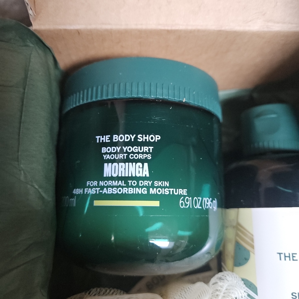 NEW gift Set, The Body Shop Moringa Shower Gel , Moringa Body Yogurt , Body Pouf - Picture 2 of 6